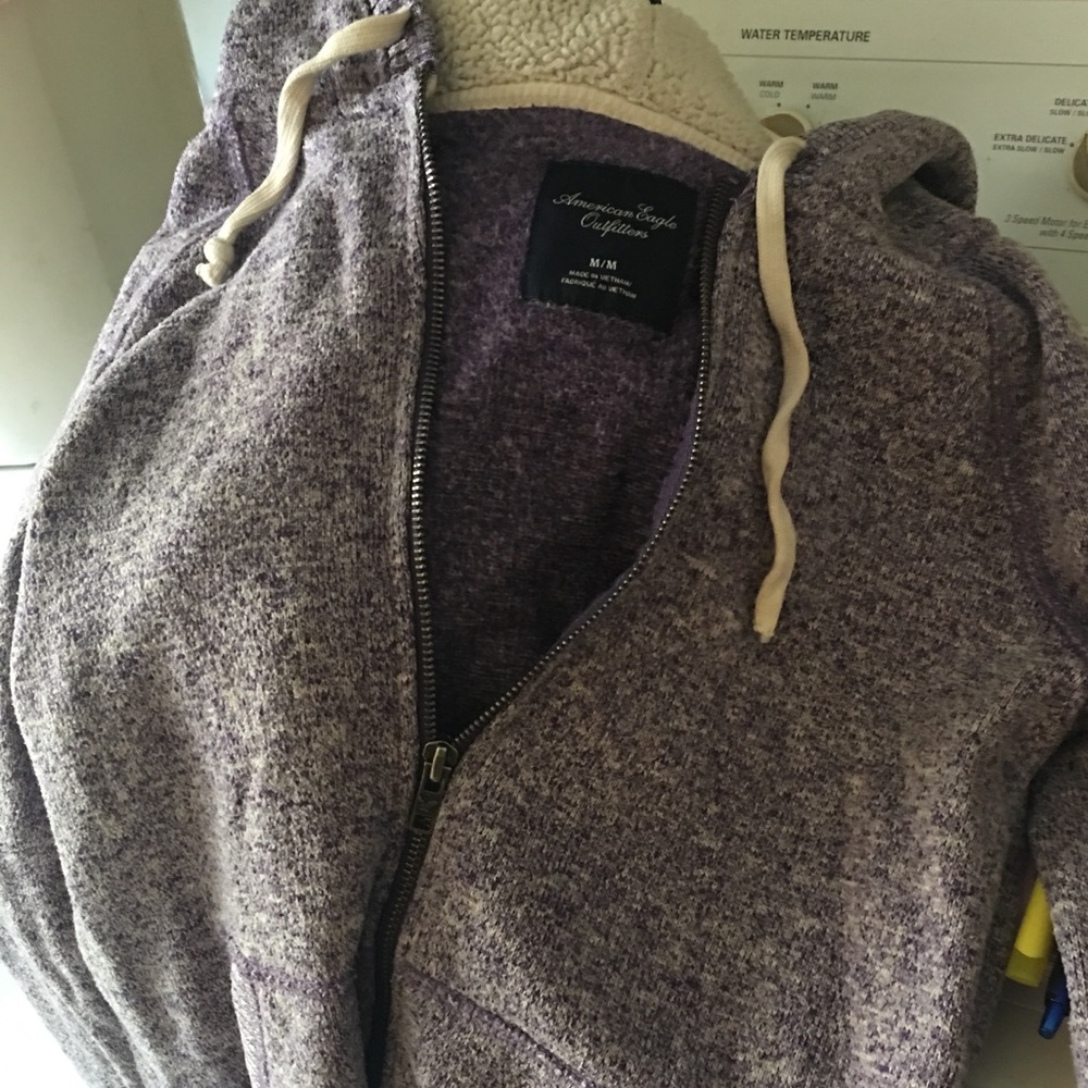 American Eagle zip up hoodie !